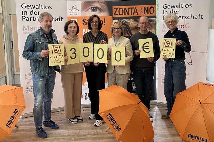 2025 Die Brücke Spendenübergabe 10 2025 3000 Euro